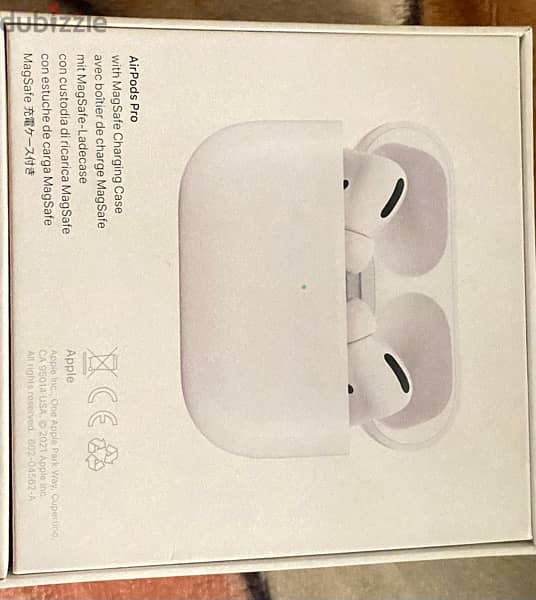 apple AirPods pro with magsafe 0