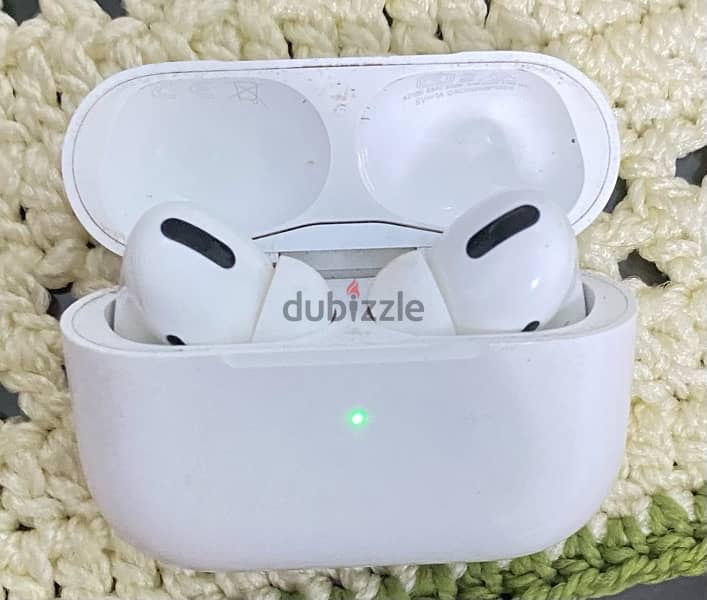 apple AirPods pro with magsafe 6