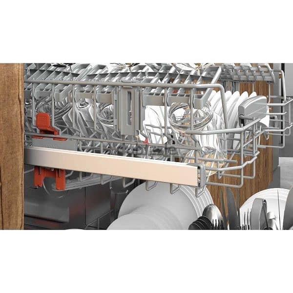 Brand new Ariston Built-In Dishwasher غسالة اطباق اريستون 5
