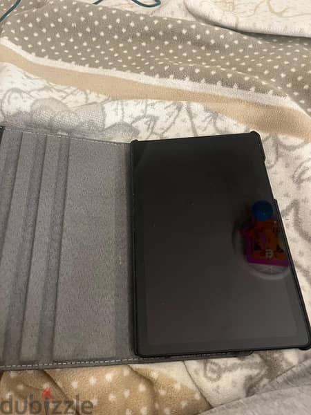 samsung tablet A7 with cover for sale in a good condition 1