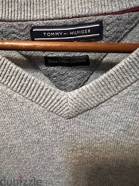 Tommy Hilfiger pullover size medium 1