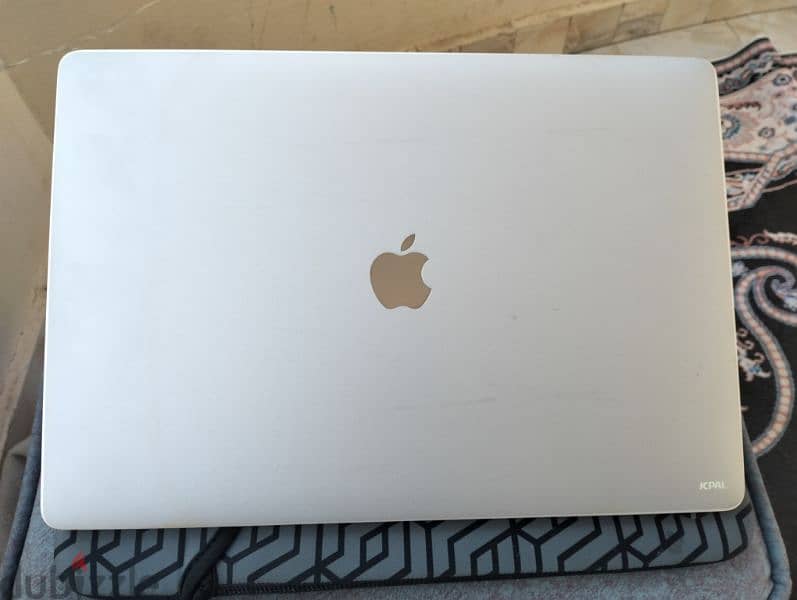 MacBook Pro (2017) 15-inch 4