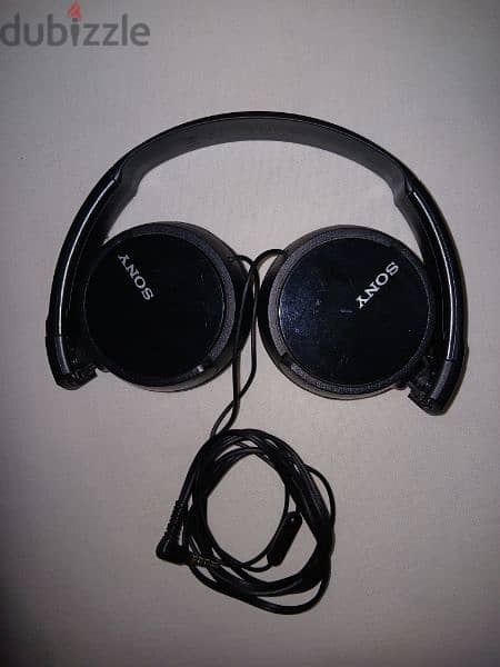 Sony wired headphones - black Headset 1