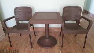 Brown rattan garden table & 2 chairs, excellent condition