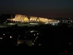 شقه غرف فندقيه للايجار بموقع مميز فيو المتحف المصري الجديد و الأهرامات