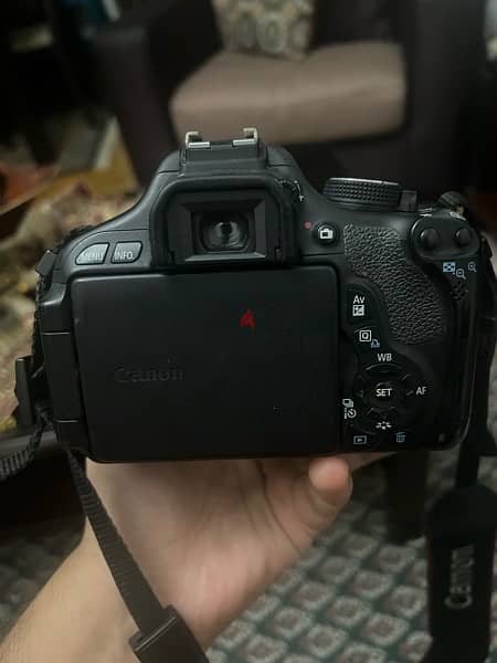 camera canon 600D للبيع بكامل حاجتها 2