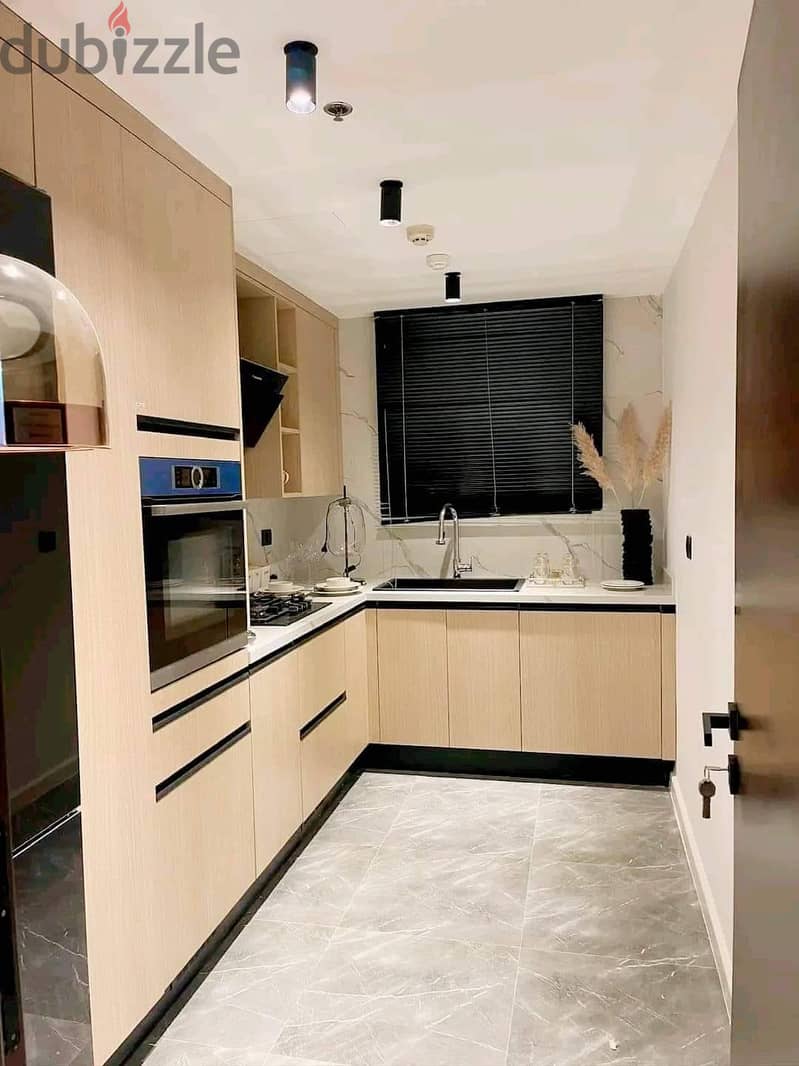 Finished penthouse with private entrance for sale in Fifth Square Al Marasem  Bua 165  meters, and the roof is 107meters   Immediate receipt and ready 8