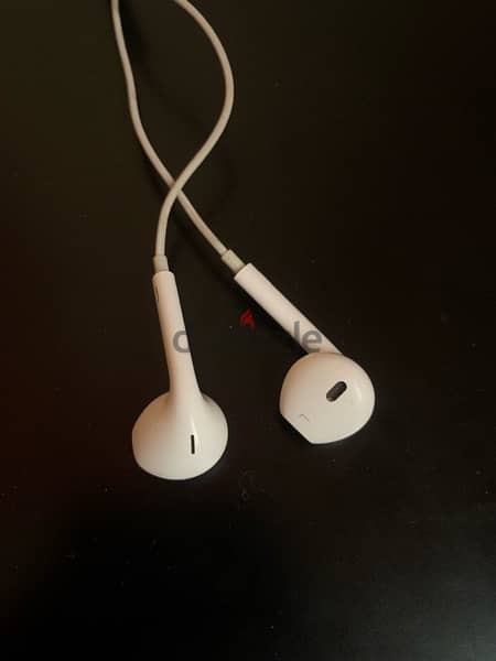 wired headphones - iphone 2