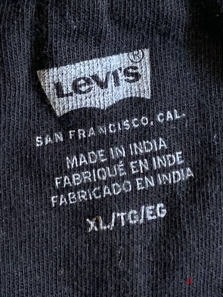 authentic Hugo boss T-shirt & Levi’s 8