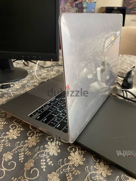 MacBook Air M1 2020 // 99% Battery 2