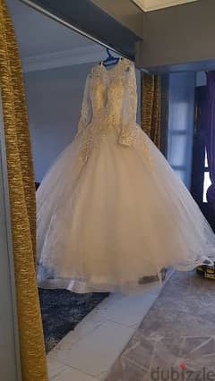 فستان زفاف خامه جميله جداا و موضه جدااا