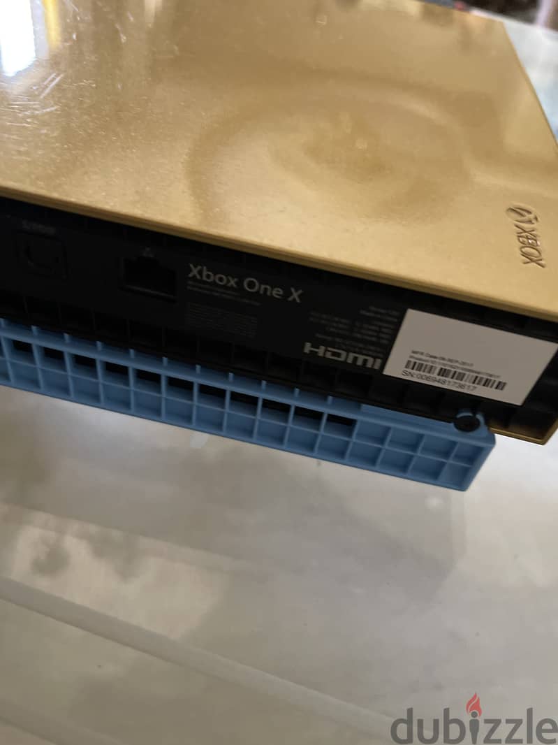 Xbox one x limited edition 1tb with 3 controllers and forza horizon 4 3
