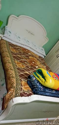 سرير كبير مقاس 160سم للبيع بالقاهره خشب زان عموله بدون مله وبدون مرتبه