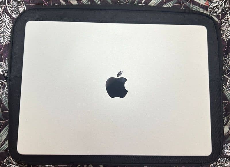 Apple MacBook Pro 14" M3 chip 0