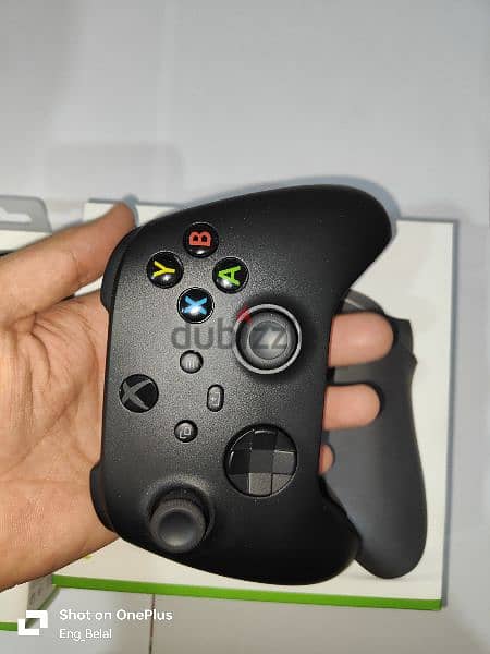 Xbox series x controller with original battery 3