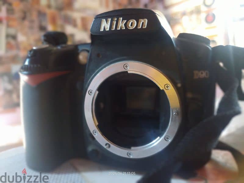 كاميرا نيكون D90 مع عدسه 70/300 4
