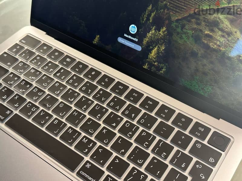 MacBook Air (13-inch, M2,  8-core CPU , 8-core GPU ,2022) With Apple 7