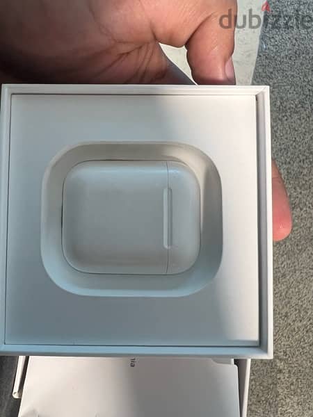 AirPods generation 2 original with box 4