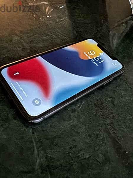 للبيع iPhone 11 بعلبته 1