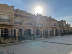 Twin House 295 m Prime location on Lake for sale Ready to move at Patio Oro - New Cairo 0