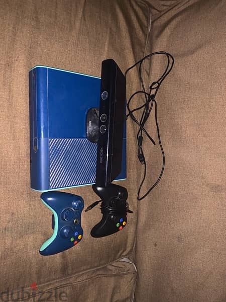 Xbox 360 500gb special edition blue console + kinect + 3 controllers + 4