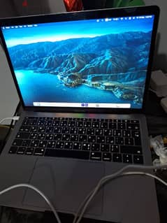 MacBook pro 2107 13.3 Retnia core i5