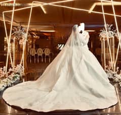 فستان زفاف ملكي للبيع