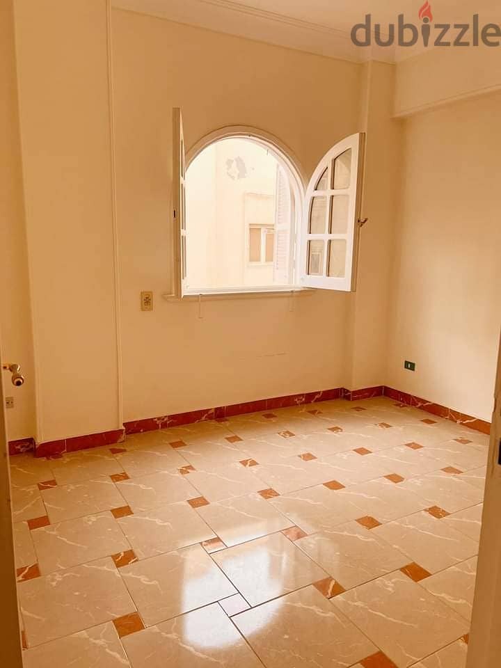 Apartment for rent in the Second District, near Fatima Sharbatly Mosque The video is open 4