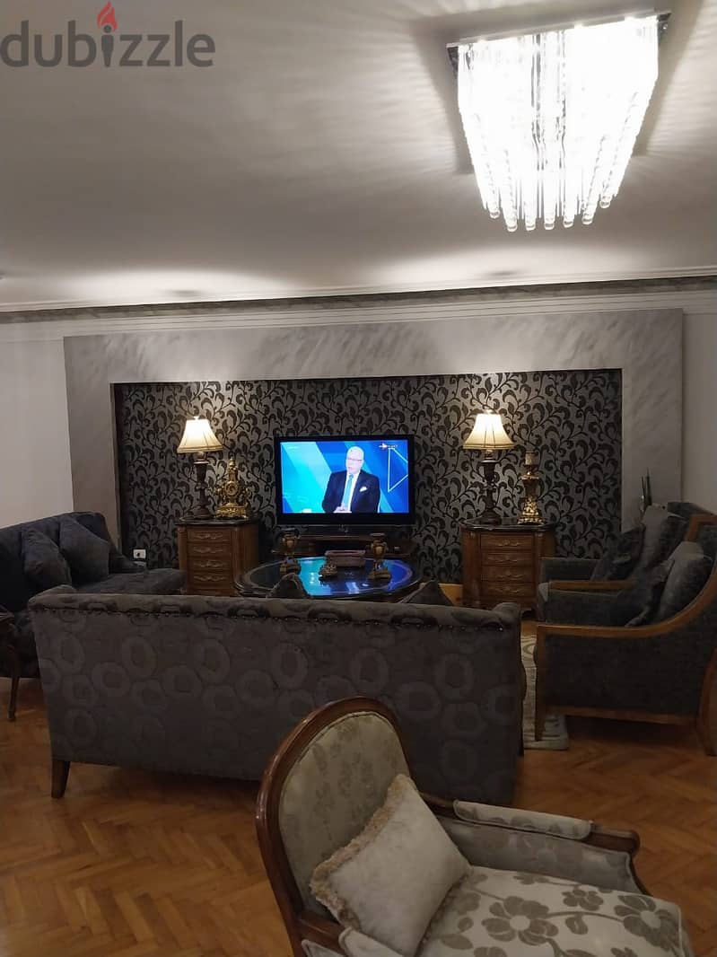 شقة للايجار  بالدولار 300م في موقع مميز جدا في الزمالكAn apartment for rent, 300 square meters, in a very prime location in Zamalek. 0