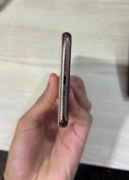 iPhone XS Max gold 256g 7