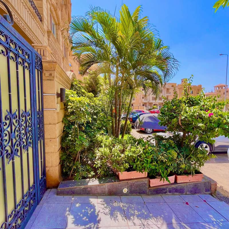 شقة بتراس للبيع جاهزة للسكن في منطقة فيلات الياسمين التجمع الاول 1st-settlement 7