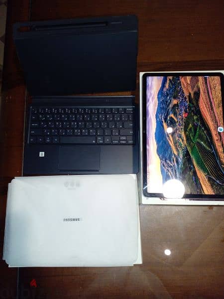 tab s7 like new with magnetic keyword and case 2