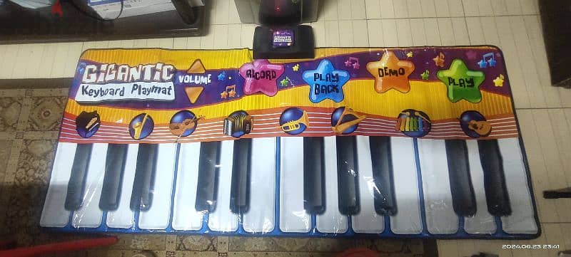 بيانو اطفال على هيئة لوحة مرنة
Giant Keyboard Piano Musical Play Mat 2