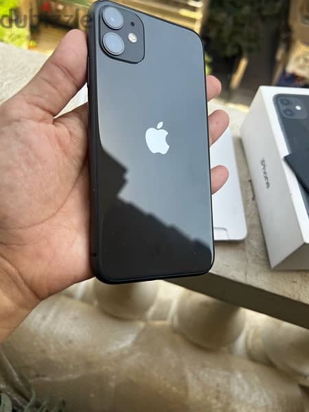 iPhone  11 128 GB بطاريه 81 بكارت تريد لاين الكرتونه القديمه 2