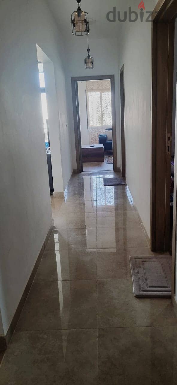 For sale, an apartment with ready to move finished, with air conditioners and kitchen, with a down payment and installments, in Fifth Square 12