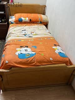 Bed with Mattress سرير بالمرتبة