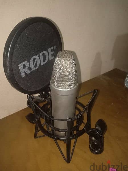 مايك rode nt1-a وكارت صوت focusrite solo 1