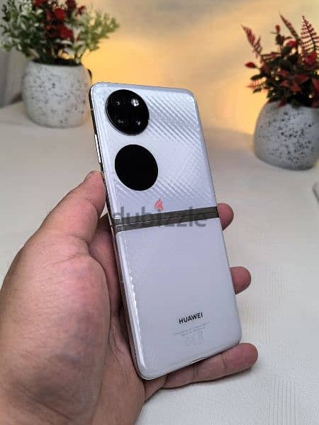 Huawei P50 Pocket 0