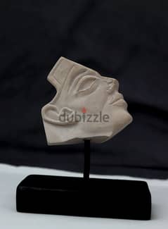 تمثال فرعوني  لنفرتيتي من الحجر الجيري