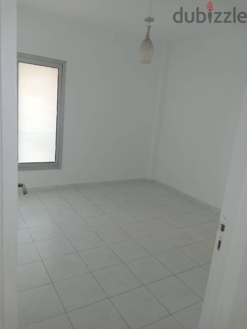 Available apartment for rent in Al-Rehab City, second phase, area of ​​155 square meters, second floor, company finishes 1