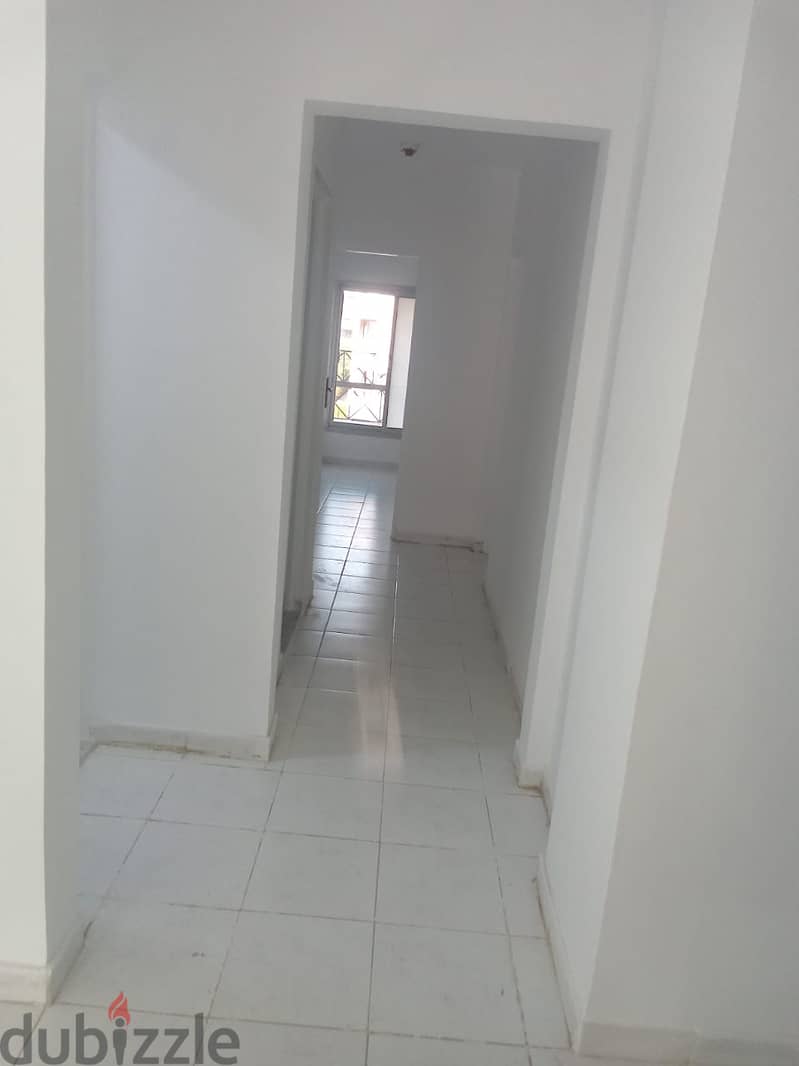 Available apartment for rent in Al-Rehab City, second phase, area of ​​155 square meters, second floor, company finishes 4