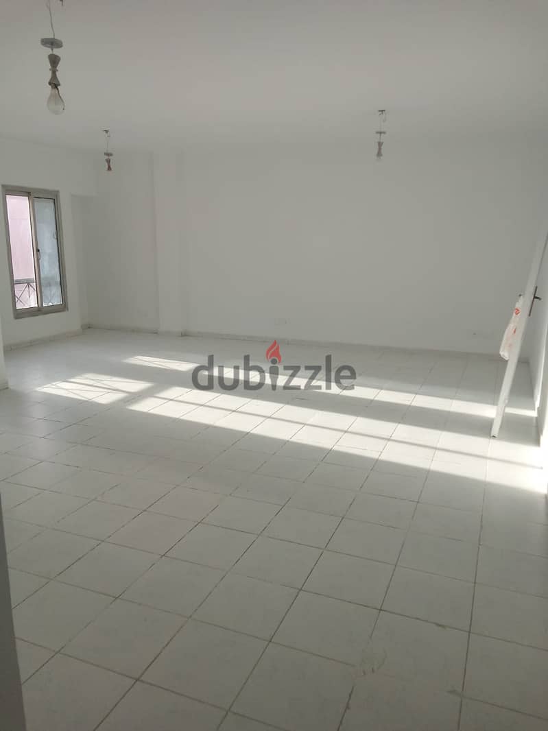 Available apartment for rent in Al-Rehab City, second phase, area of ​​155 square meters, second floor, company finishes 9