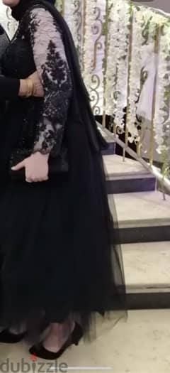 فستان اسود سواريه