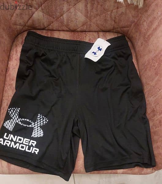 Under Armour Boys Shorts Size from 14-16 years 1