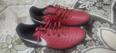 red nike fooball tiempo 43