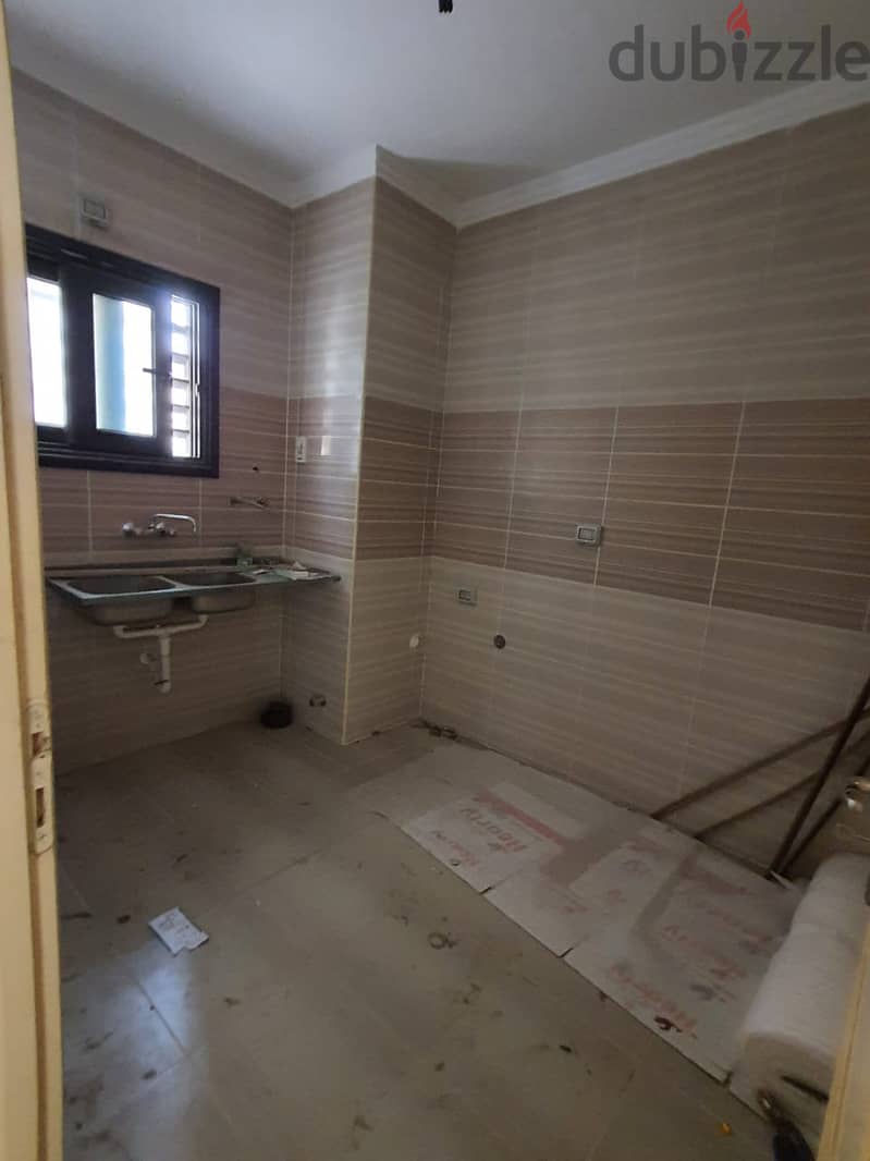 apartment 140m prime location fuly finshed B8 street View  close to service area 4