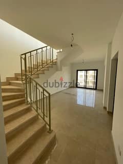 Finished penthouse, corner on the Garden, in Al Marasem Fifth Square 0