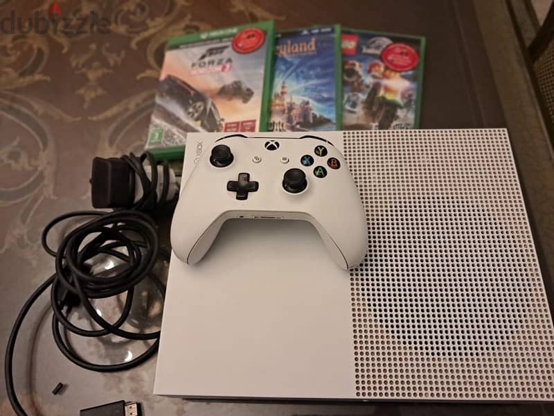 xbox 1s perfect condtion with 1 controller and 3 games 8