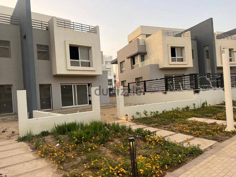 Twin house for sale, prime location in Hyde Park, in installments 1