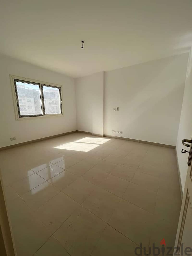 A new apartment for rent in Madinaty, near the Craft Zone, 140 meters  At B10 1